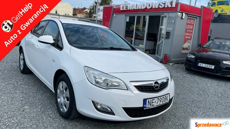 Opel Astra  Hatchback 2011,  1.4 benzyna - Na sprzedaż za 25 950 zł - Elbląg