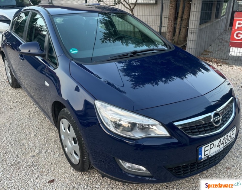 Opel Astra 2010,  1.4 benzyna - Na sprzedaż za 21 900 zł - Piotrków Trybunalski