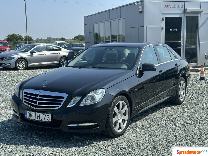 Mercedes - Benz E-klasa  Sedan/Limuzyna 2011,  1.8 benzyna - Na sprzedaż za 39 900 zł - Wojkowice