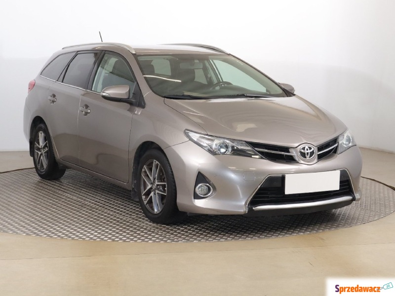 Toyota Auris 1.4 D-4D (90KM), 2014 - Samochody osobowe - Zabrze