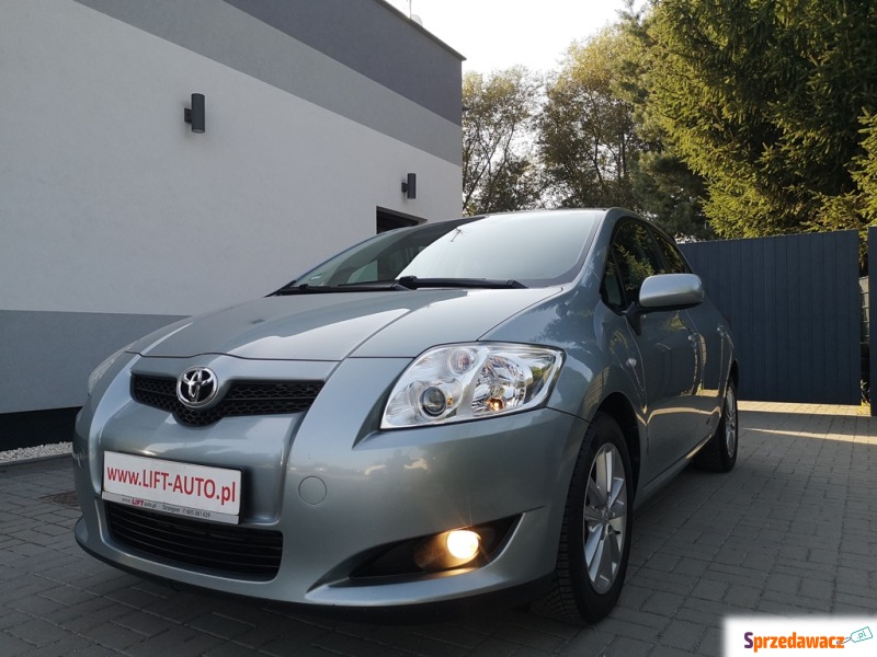 Toyota Auris 2010,  1.4 benzyna - Na sprzedaż za 27 900 zł - Strzegom