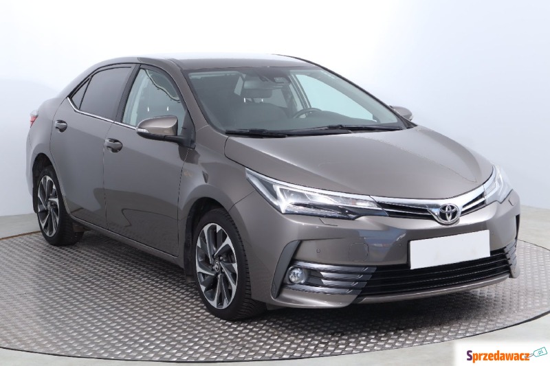 Toyota Corolla  Liftback 2017,  1.6 benzyna - Na sprzedaż za 65 999 zł - Bielany Wrocławskie