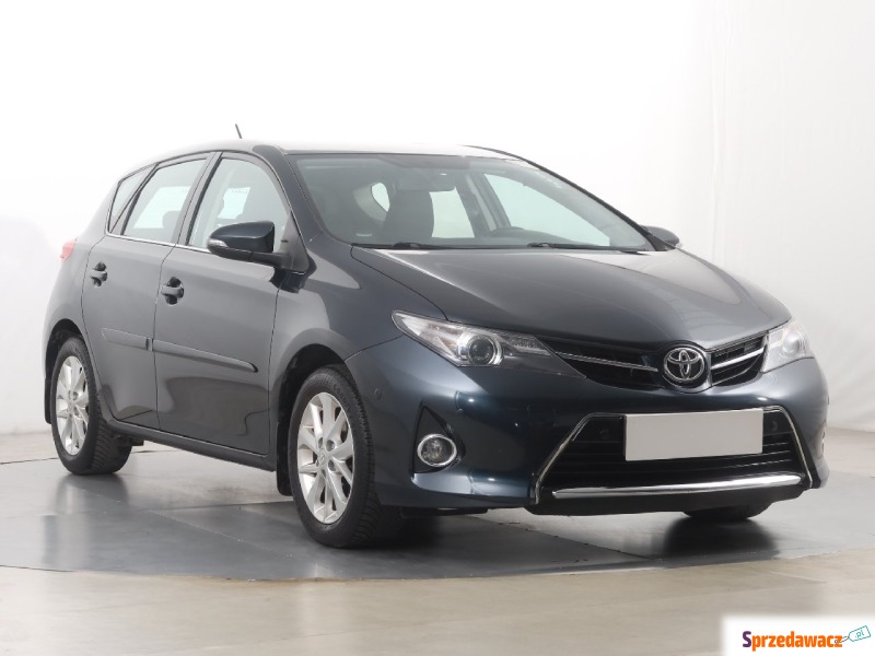 Toyota Auris  Hatchback 2013,  1.6 benzyna - Na sprzedaż za 43 999 zł - Katowice