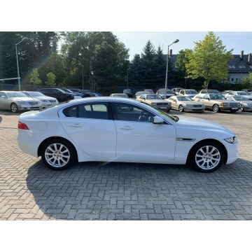 Jaguar XE  Sedan/Limuzyna 2017,  2.0 diesel, automat - Na sprzedaż za 79 900 zł - Kraków - zdjęcie 4