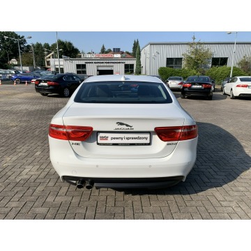 Jaguar XE  Sedan/Limuzyna 2017,  2.0 diesel, automat - Na sprzedaż za 79 900 zł - Kraków - zdjęcie 7