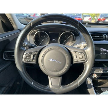 Jaguar XE  Sedan/Limuzyna 2017,  2.0 diesel, automat - Na sprzedaż za 79 900 zł - Kraków - zdjęcie 11