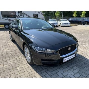 Jaguar XE  Sedan/Limuzyna 2017,  2.0 diesel, automat - Na sprzedaż za 85 501 zł - Kraków - zdjęcie 3