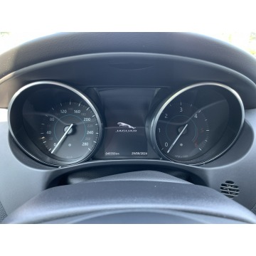Jaguar XE  Sedan/Limuzyna 2017,  2.0 diesel, automat - Na sprzedaż za 85 501 zł - Kraków - zdjęcie 10
