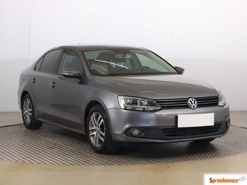 Volkswagen Jetta  Liftback 2012,  1.2 benzyna - Na sprzedaż za 34 999 zł - Zabrze