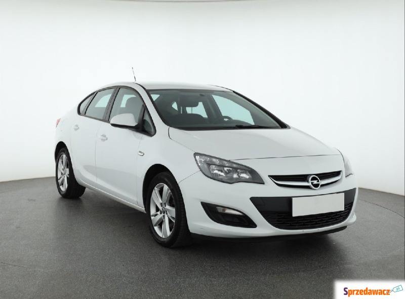 Opel Astra  Hatchback 2013,  1.7 diesel - Na sprzedaż za 26 999 zł - Piaseczno