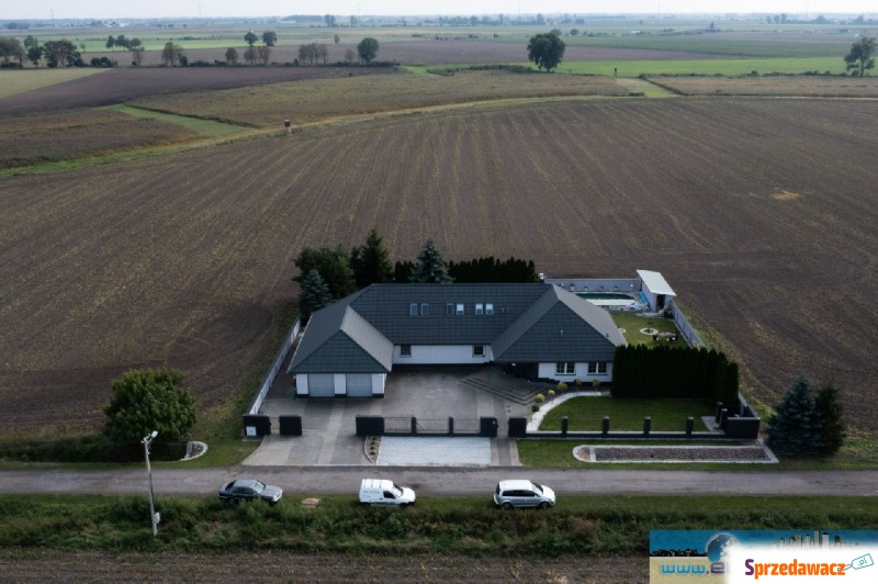 Dom Sprzedaż z basenem 400 m2 - Domy na sprzedaż - Dominowo