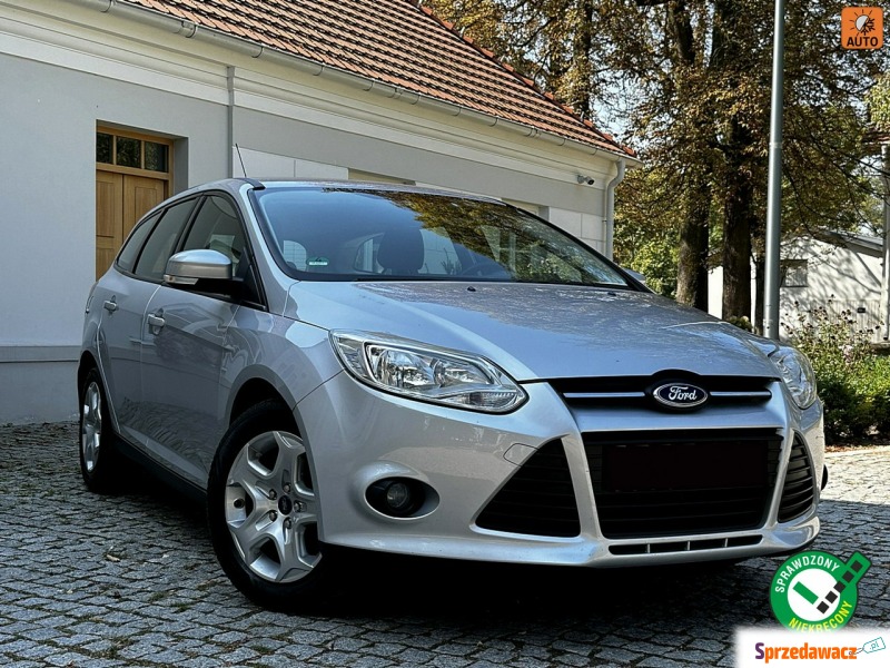 Ford Focus 2011,  1.6 benzyna - Na sprzedaż za 17 900 zł - Kutno