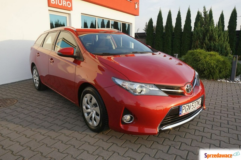 Toyota Auris 2014,  1.6 benzyna - Na sprzedaż za 43 900 zł - Gniezno