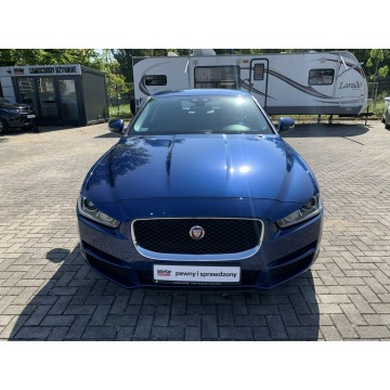 Jaguar XE  Sedan/Limuzyna 2016,  2.0 benzyna, automat - Na sprzedaż za 83 900 zł - Kraków - zdjęcie 2