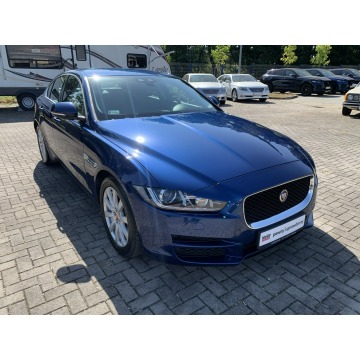 Jaguar XE  Sedan/Limuzyna 2016,  2.0 benzyna, automat - Na sprzedaż za 83 900 zł - Kraków - zdjęcie 3