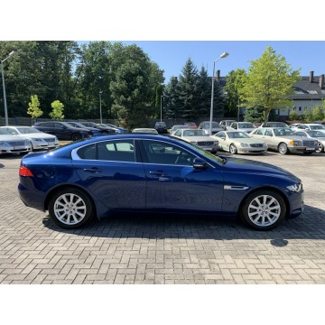 Jaguar XE  Sedan/Limuzyna 2016,  2.0 benzyna, automat - Na sprzedaż za 83 900 zł - Kraków - zdjęcie 4