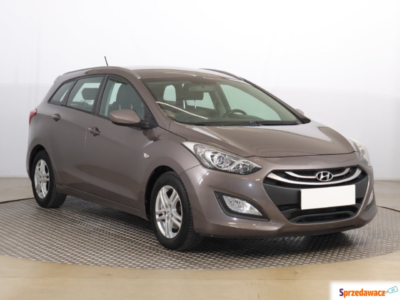 Hyundai i30  Kombi 2013,  1.6 benzyna - Na sprzedaż za 36 999 zł - Zabrze