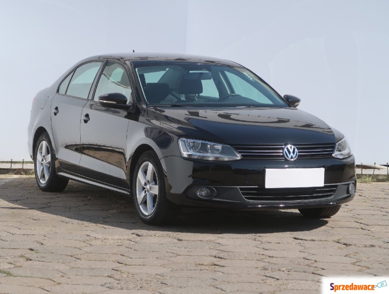 Volkswagen Jetta  Liftback 2013,  1.2 benzyna - Na sprzedaż za 31 999 zł - Łódź