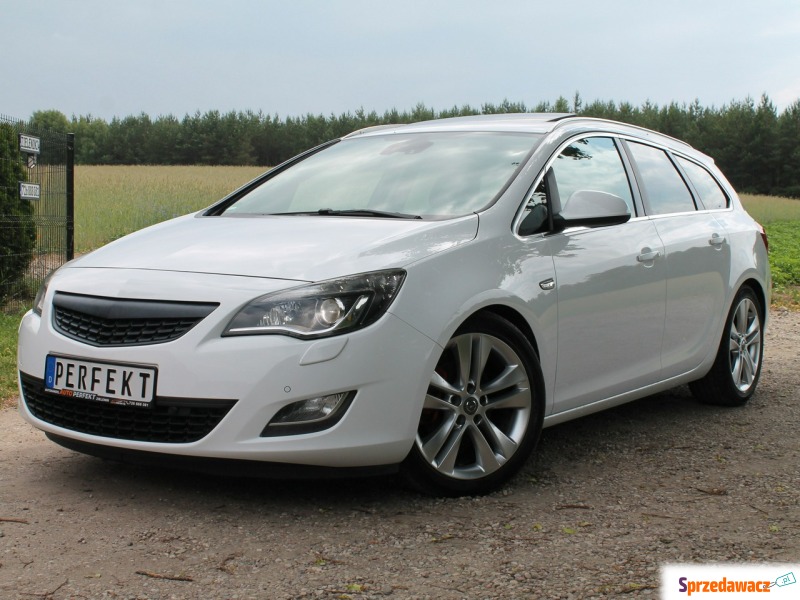 Opel Astra 2011,  2.0 diesel - Na sprzedaż za 26 999 zł - Zielenin