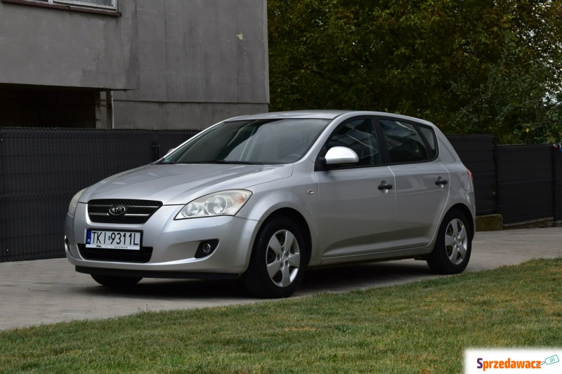 Kia Ceed  Hatchback 2007,  1.4 benzyna - Na sprzedaż za 11 900 zł - Piekoszów