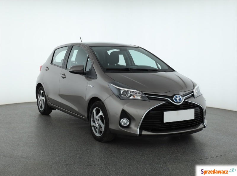 Toyota Yaris 1.5 Hybrid (100KM), 2014 - Samochody osobowe - Piaseczno