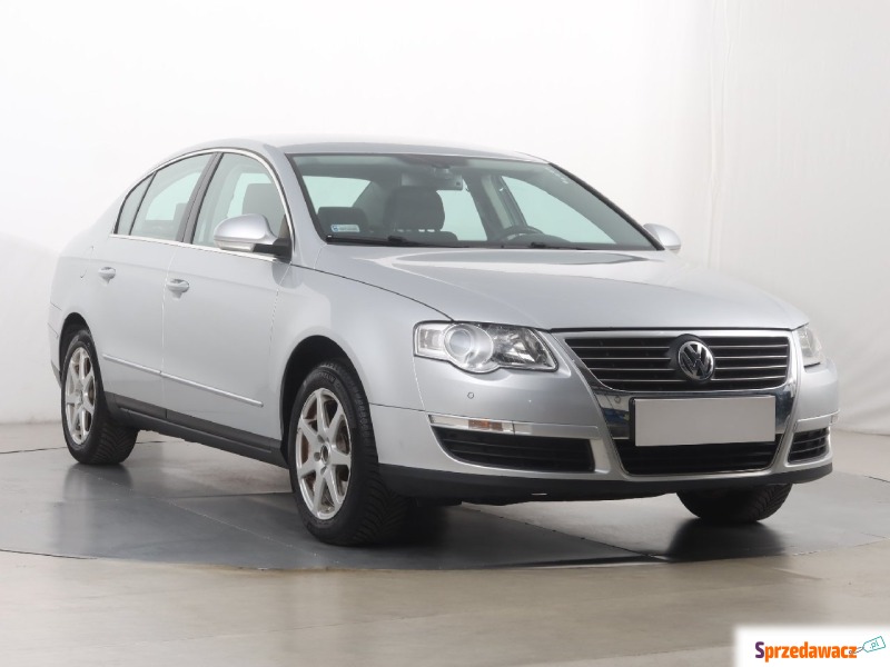 Volkswagen Passat  Liftback 2005,  1.6 benzyna - Na sprzedaż za 16 999 zł - Katowice