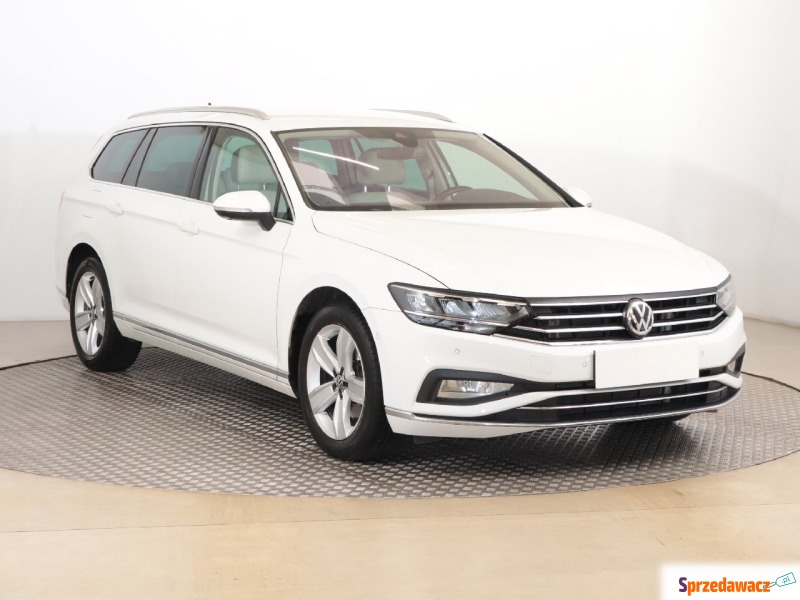 Volkswagen Passat  Kombi 2019,  2.0 benzyna - Na sprzedaż za 96 999 zł - Zabrze