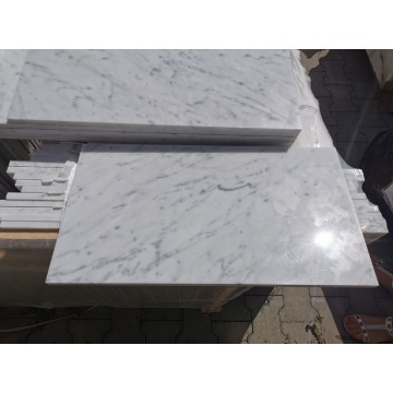 Płytki marmurowe Carrara Bianco pasy 1,5 cm polerowane