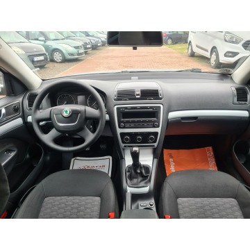 Skoda Octavia 2009,  1.6 benzyna - Na sprzedaż za 22 900 zł - Świebodzin - zdjęcie 5