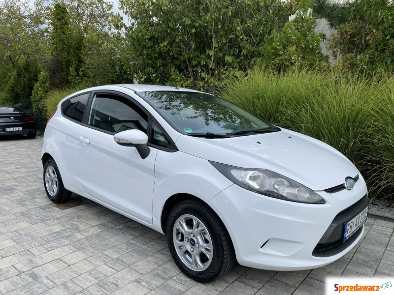 Ford Fiesta  Hatchback 2010,  1.4 benzyna - Na sprzedaż za 17 900 zł - Poznań