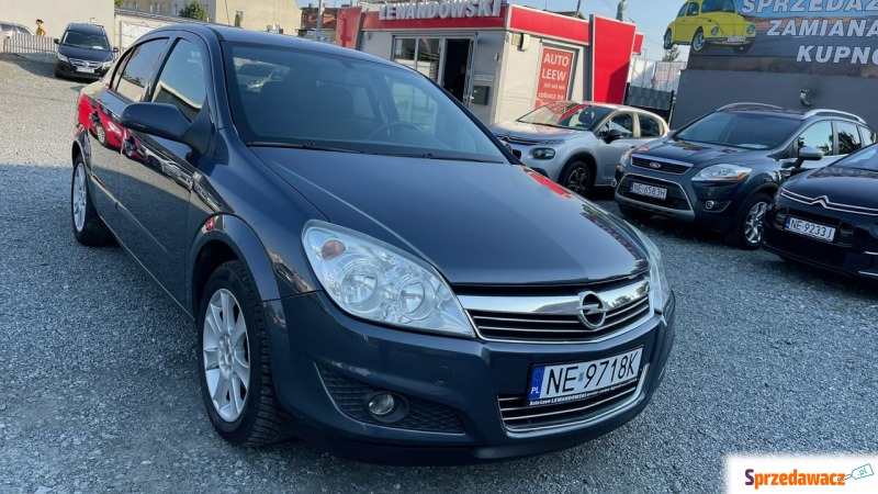 Opel Astra  Sedan/Limuzyna 2009,  1.6 benzyna - Na sprzedaż za 17 900 zł - Elbląg