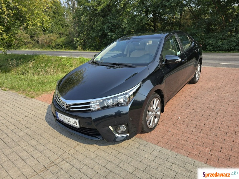 Toyota Corolla  Sedan/Limuzyna 2016,  1.6 benzyna - Na sprzedaż za 58 900 zł - Cielcza