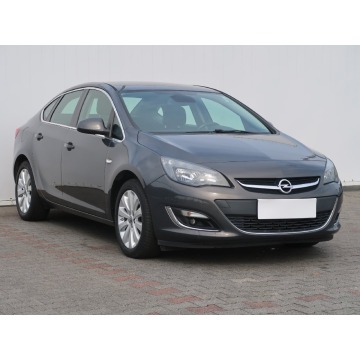 Opel Astra 1.4 16V (101KM), 2015