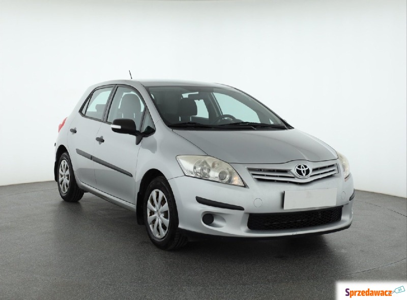 Toyota Auris  Hatchback 2013,  1.4 benzyna - Na sprzedaż za 31 499 zł - Piaseczno