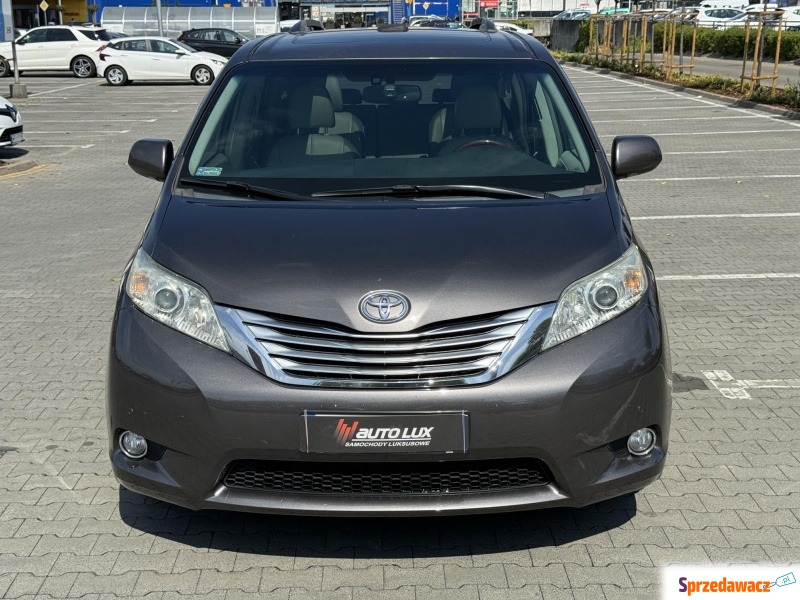 Toyota Sienna Limited - Samochody osobowe - Janki