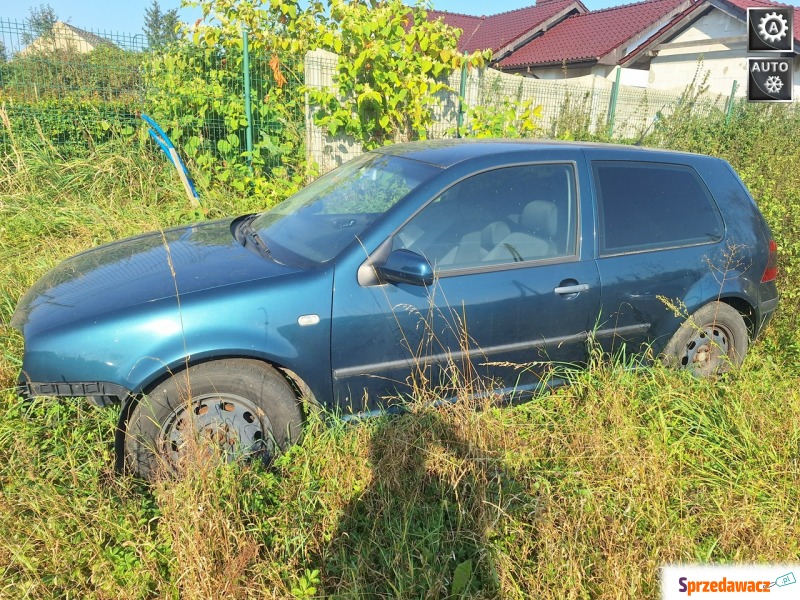 Volkswagen Golf  Hatchback 2003,  1.6 benzyna - Na sprzedaż za 2 600,00 zł - Zieleniewo