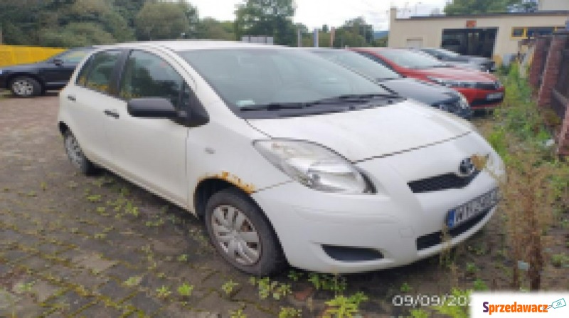 Toyota Yaris  Hatchback 2011,  1.0 benzyna - Na sprzedaż za 2 410,80 zł - Komorniki