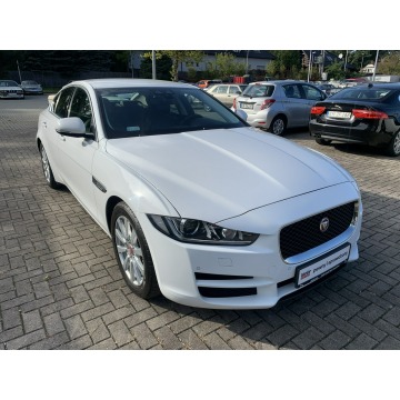 Jaguar XE  Sedan/Limuzyna 2017,  2.0 diesel, automat - Na sprzedaż za 83 900 zł - Kraków - zdjęcie 3