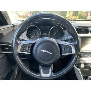 Jaguar XE  Sedan/Limuzyna 2017,  2.0 diesel, automat - Na sprzedaż za 83 900 zł - Kraków - zdjęcie 11