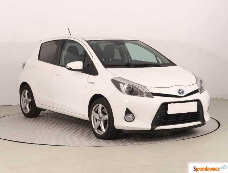 Toyota Yaris  Hatchback 2013,  1.5 benzyna - Na sprzedaż za 37 999 zł - Zgierz