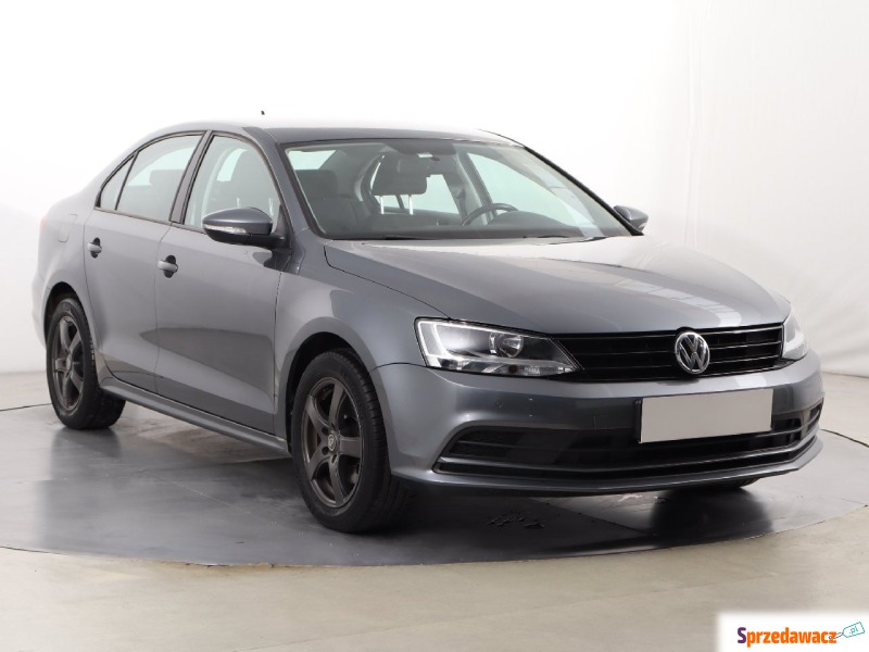 Volkswagen Jetta  Liftback 2015,  1.2 benzyna - Na sprzedaż za 41 999 zł - Katowice