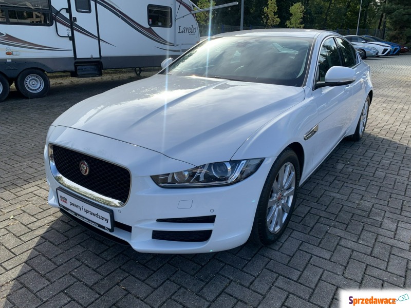 Jaguar XE 2.0d 180 KM - Samochody osobowe - Kraków