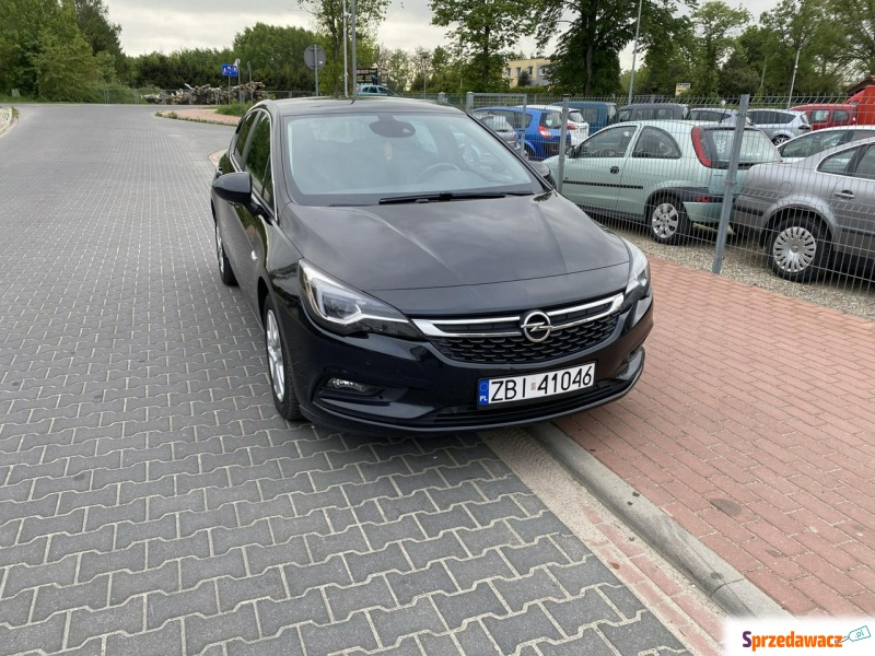 Opel Astra  Hatchback 2015,  1.6 diesel - Na sprzedaż za 35 900 zł - Białogard