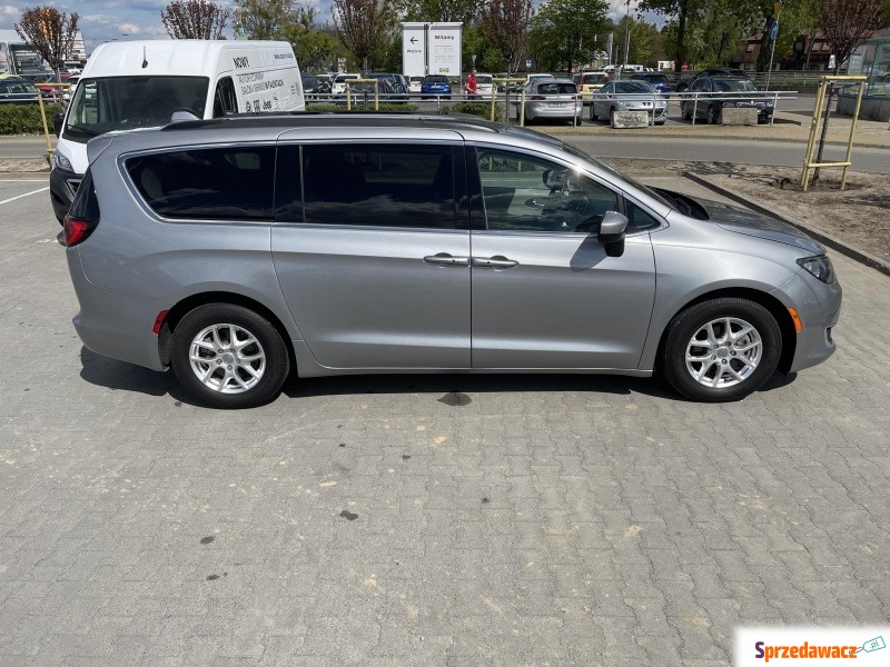 Chrysler Pacifica 2020,  3.7 benzyna - Na sprzedaż za 99 800 zł - Warszawa