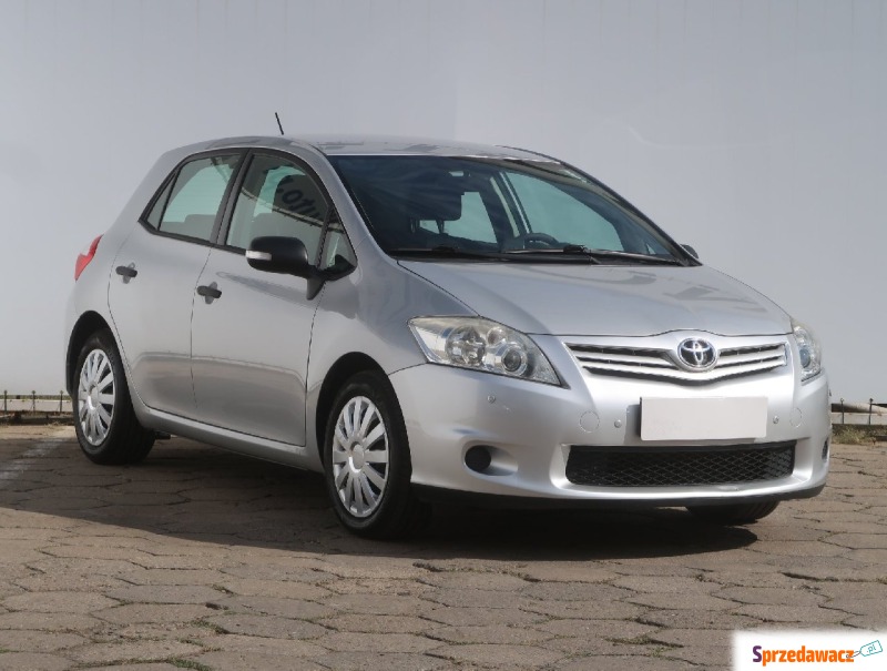 Toyota Auris  Hatchback 2011,  1.6 benzyna - Na sprzedaż za 29 999 zł - Łódź