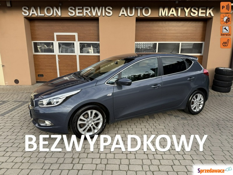 Kia Ceed  Hatchback 2013,  1.4 benzyna - Na sprzedaż za 37 900 zł - Orzech