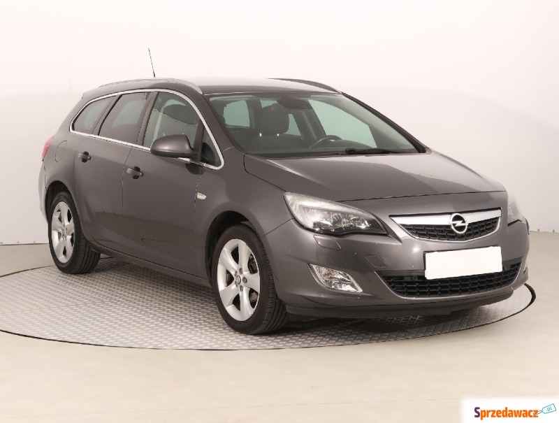 Opel Astra  Kombi 2011,  1.4 benzyna - Na sprzedaż za 23 499 zł - Katowice