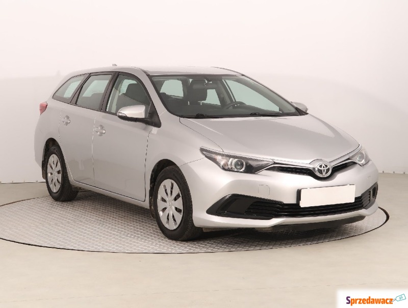 Toyota Auris 1.4 D-4D (90KM), 2018 - Samochody osobowe - Brzeg