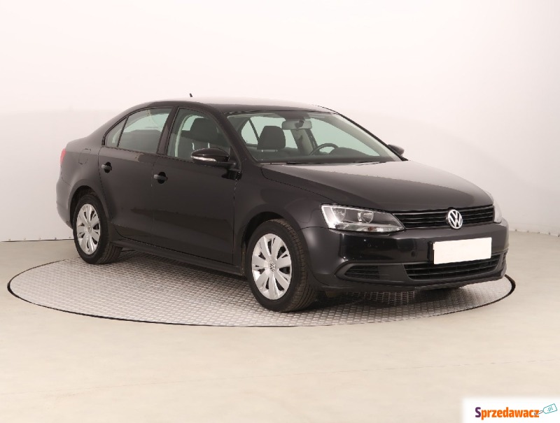 Volkswagen Jetta  Liftback 2014,  1.2 benzyna - Na sprzedaż za 33 999 zł - Elbląg