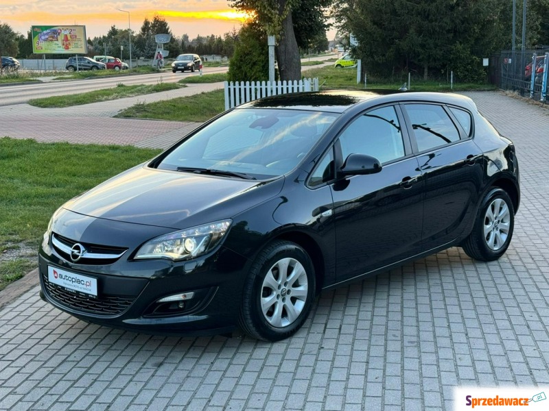 Opel Astra  Hatchback 2014,  1.4 benzyna - Na sprzedaż za 34 900 zł - Zduńska Wola